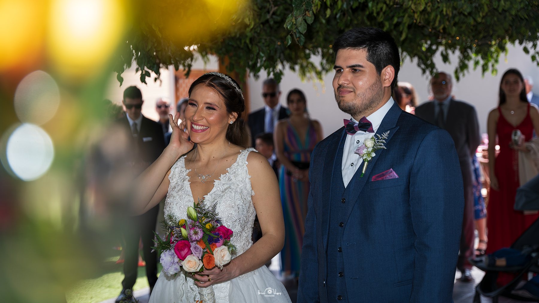 Pareja de recién casados durante su boda