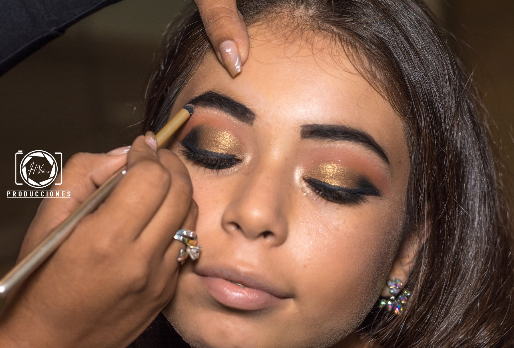 Detalle de maquillaje para una producción editorial